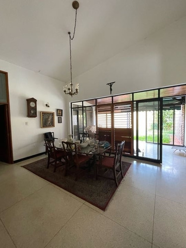 Imagen 4 de 12 de Se Vende Casa 300m2 5h/5b/4p Santa Marta 4548