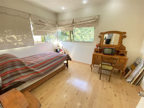 Casa En Venta De 5 Dorm. En Colina