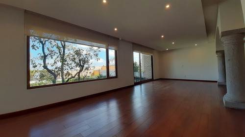 Imagen 7 de 30 de Hermosa Casa Con Jardin Y Roof En Paseo De Las Lomas!