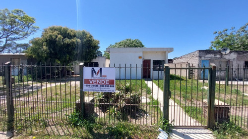 Casa Sólida, En Una Sola Planta, 2 Dormitorios, 1 Baño, Parrillero Techado Y Garaje, Ideal Consumidor Final O Para Rentabilidad, 450 M2 De Terreno.