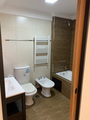 Dpto 2 Amb. 1º Piso Contrafrente Con Cochera Cub. Y Patio De 50m2 Excelente Zona Y Propiedad