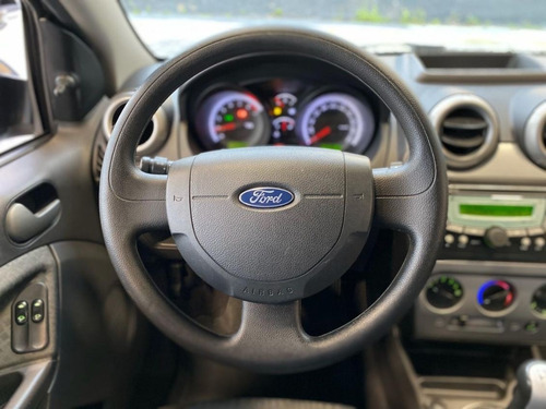 Ford Fiesta 1.6 Rocam Se Sedan 8v