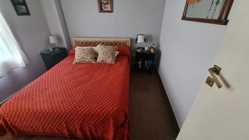 En Venta En El Palomar, En Planta Baja Hermosa Propiedad De 4 Ambientes Con 2 Baños, Living Comedor; Cocina Comedor; Tres Dormitorios Garage Y Fondo. F: 8498