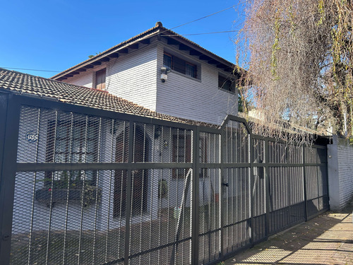 Casa Muy Funcional Con Gran Jardín Y Excelente Ubicación - Dueño Directo