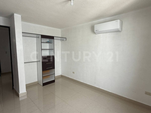 Casa En Renta De 3 Niveles En Esquina, Valle La Rioja, Apodaca, Nuevo León