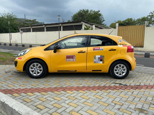 Taxi Kia Rio R Hatchback 2012 Con Puesto