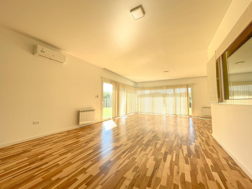 Imagen 11 de 24 de Casa 3 Dorm. - San Sebastian, Barrio Cerrado - Funes.
