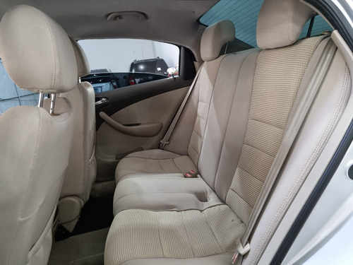 Imagem 8 de 10 de Chery Cielo 1.6 Sedan 2012