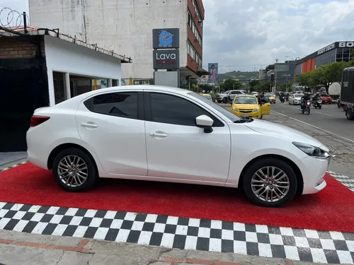 Mazda 2 GRAND TOURING LX 1.5 AT