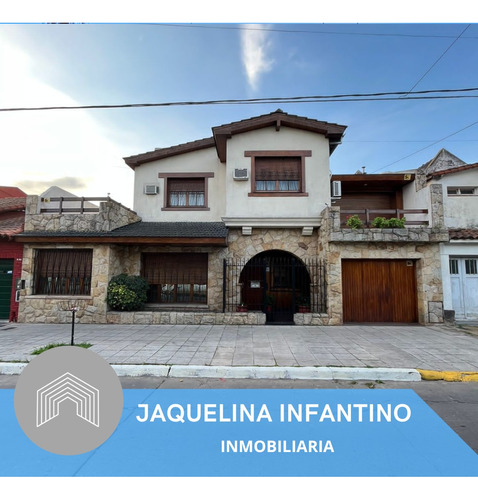 Chalet. 4 Amb. En Venta. Con Patio Y Garage Cubierto