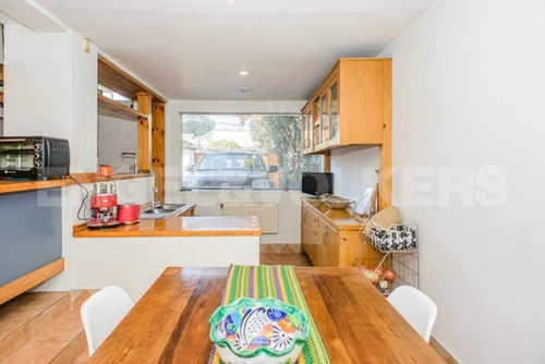 Casa Con Amplios Espacios Y Excelente Iluminación