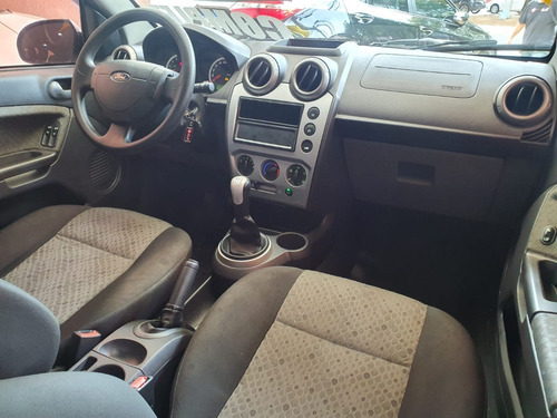 Imagem 6 de 15 de Ford Fiesta 1.0 Flex