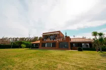 Comprar Ventus, Casa De Gran Porte Frente Al Mar, Ubicada En Balneario Bella Vista, Un Lugar Ideal Para Vivir Todo El Año. 