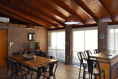Casa Con Pileta A 100 Mts Del Cordoba Shopping Center