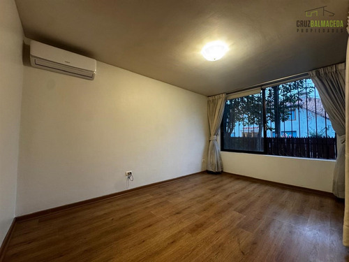 Departamento En Arriendo De 3d+3b, Con Patio. Las Condes