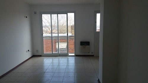 Imagen 3 de 6 de Departamento De Tres Ambientes. A La Calle. Zona Puerto. Con Renta. Ideal Inversor
