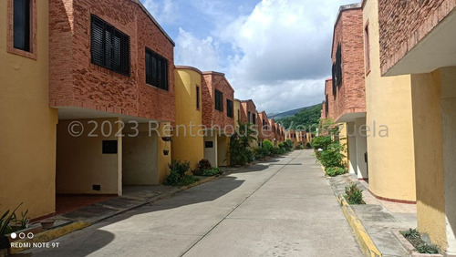 Norma Piña Rah Vende En Conjunto Residencial Turpial, Naguanagua, Hermoso Y Acogedor Townhouse. 23-31730