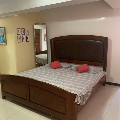 Imagen 8 de 20 de Apartamento En Alquiler - Urb. Santa Monica
