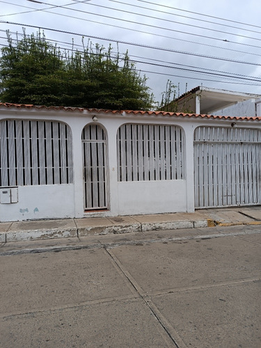 Se Vende Casa Económica En Urb. La Colina