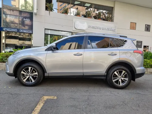 Toyota RAV4 2.0 Street