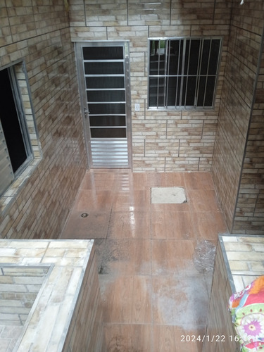 2 Casas Individuais A Do Fundo Com 4 Cômodos E Lavandcômodos