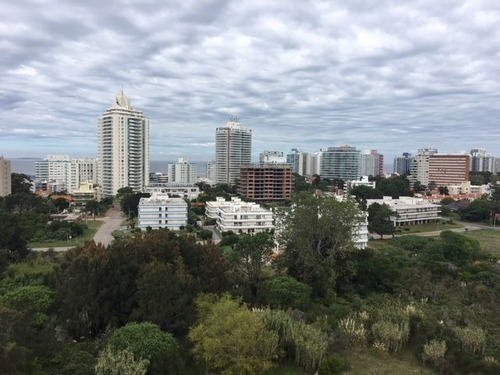 Venta De Apartamento 2 Dormitorios En Brava, Punta Del Este.