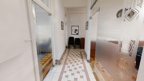 Imagen 25 de 30 de Oficina De Estilo En Emblemático Edificio Sobre Av. 18 De Julio Frente A Plaza Del Entrevero
