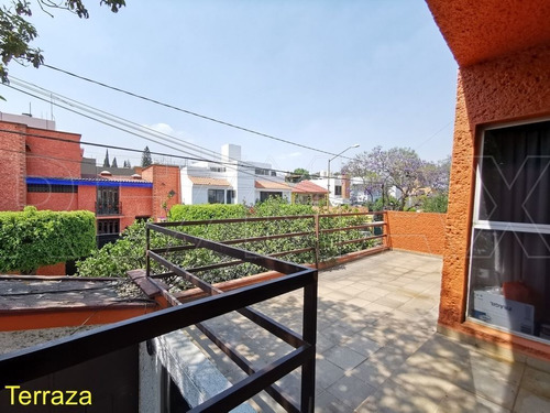 Casa De 215m2t / 347m2c / 4r / 3.5b / 1a / Vigilancia