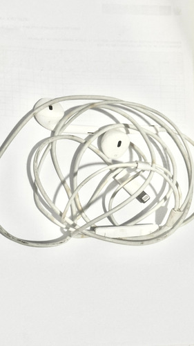 Earpods Con Conector Lightning Color Blanco