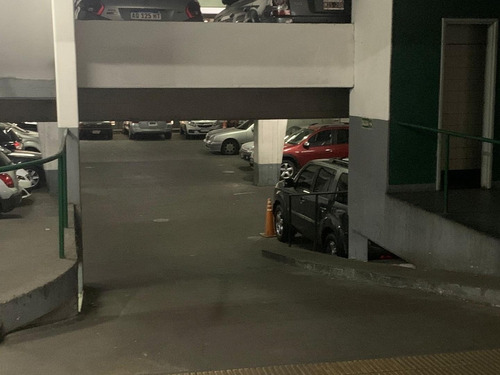 Imagen 2 de 7 de Venta De Cochera Cubierta En Barrio Norte