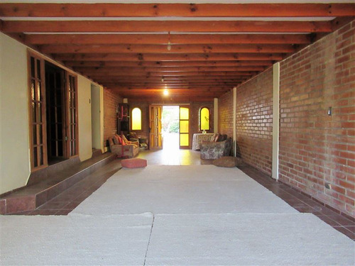 Casa En Venta De 8 Dorm. En La Florida