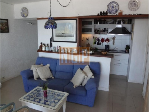 Departamento En Punta Del Este, Torre Cuenta Con Todos Los Servicios.-ref:16525