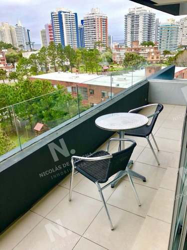 Imagen 4 de 20 de Apartamento 3 Dormitorios Atrás De Enjoy - Punta Del Este Mansa
