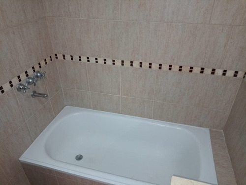 Imagen 3 de 7 de Departamento De 2 Ambientes En Viamonte 1673 Banfield