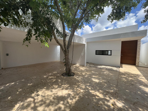 Casa En Venta Merida, Alura Residencial Cholul, 1 Planta, Entrega Inmediata.