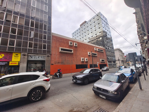 Excelente Ubicación En Edif. De Estacionamientos. Seguridad