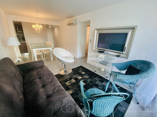 Imagen 1 de 19 de Punta Del Este, 2 Dormitorios Con Amplia Terraza Y Servicios.- Ref: 54484