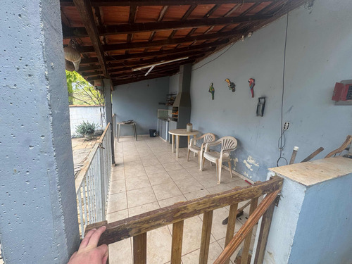 Chácara A 1,5 Km Da Cidade, Com 1300 Metros Quadrados.