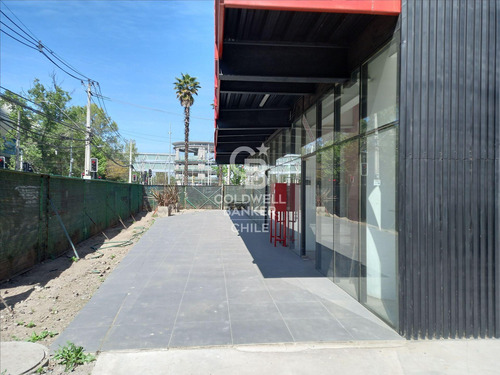 Excelente Centro Comercial / Avda Pajaritos