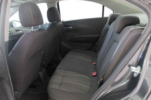 Imagen 10 de 15 de Chevrolet Sonic 2017 4 Cilindros