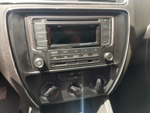 Imagen 10 de 11 de Vw Jetta Trendline 2017 Plata Blanco Garantia