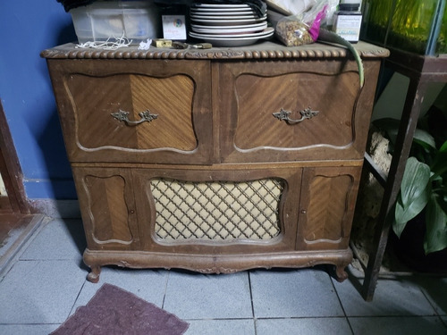 Radio Tocadiscos De Madera Tallado - Vintage - Coleccionable