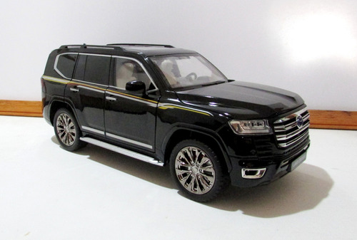 1/18 Toyota Land Cruiser Lc300 (2021) Carro Coleccion Escala
