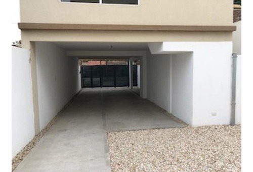 Imagen 5 de 26 de Complejo Duplex 4 Unidades . Duplex Al Medio En Planta Alta