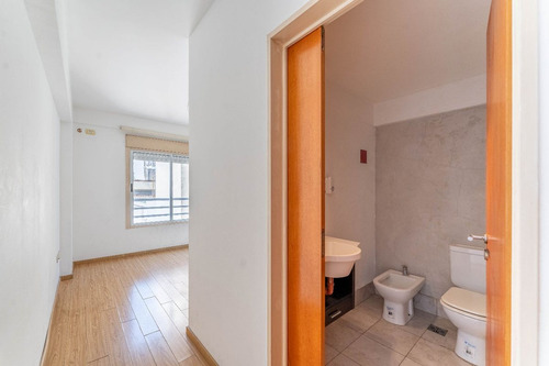 Venta 2 Ambientes Balcón Parrilla Baño Y Toilette