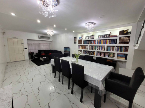 Imagen 3 de 19 de Triplex C/ Coch Y Pileta Climatizada, Impecable! En Venta!