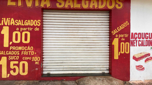 Prédio Comercial Com 4 Salas/lojas Tem Uma Area Aberta Que Pode Ser Utilizada Como Garagem Para 1 Veiculo