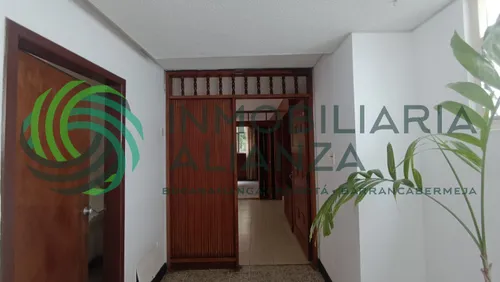 Apartamento En Venta En Cabecera Del Llano. Cod V61697