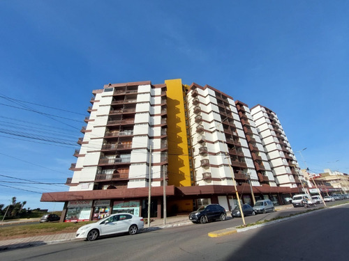Imagen 3 de 18 de Gran Departamento Frente Al Mar, Centrico De Tres Ambientes Grandes, Excelente Estado