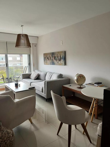 Alquiler Apartamento De 1 Dormitorio Con Balcón Y Opción Cochera En Pocitos, Edificio Ciudad Jardín!!